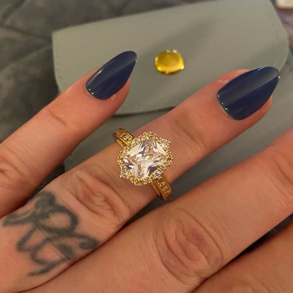 Antique-styled Gold Diamond Ring - Picture 3 of 7